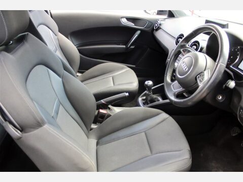 Audi A1 TFSI SPORT 8