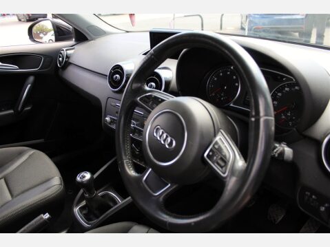 Audi A1 TFSI SPORT 9