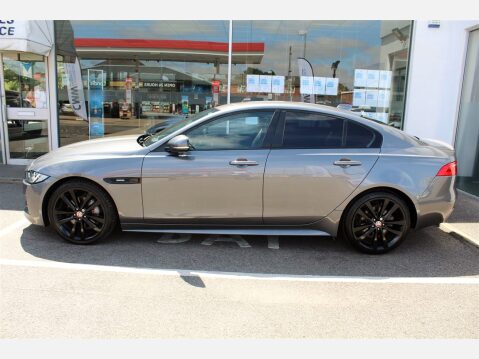 Jaguar XE R-SPORT 2