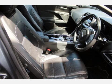 Jaguar XE R-SPORT 11