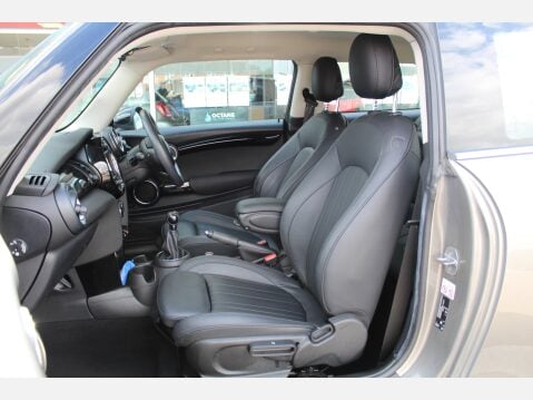 Mini Hatch COOPER EXCLUSIVE 16