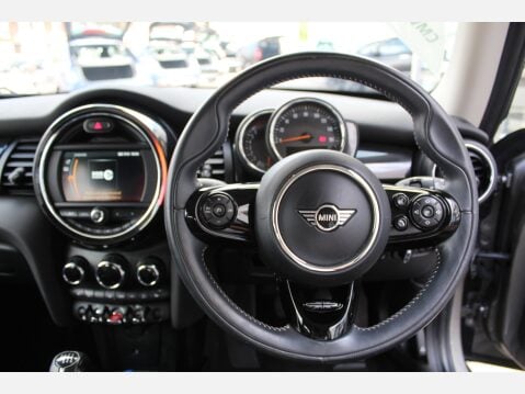 Mini Hatch COOPER EXCLUSIVE 8