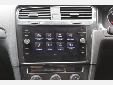 Volkswagen Golf SE NAVIGATION TSI EVO DSG 10