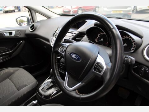 Ford Fiesta TITANIUM 12