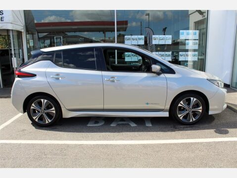 Nissan LEAF N-CONNECTA 5