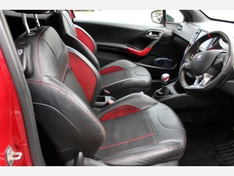 Peugeot 208 THP GTI 8