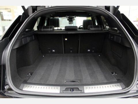 Land Rover Range Rover Velar R-DYNAMIC HSE 18