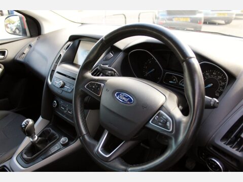 Ford Focus ZETEC TDCI 12