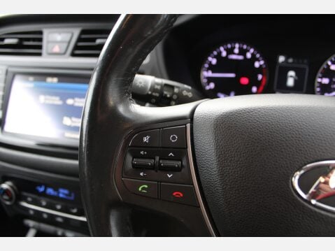 Hyundai i20 MPI PREMIUM SE NAV 13