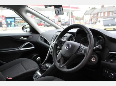 Vauxhall Zafira DESIGN 9