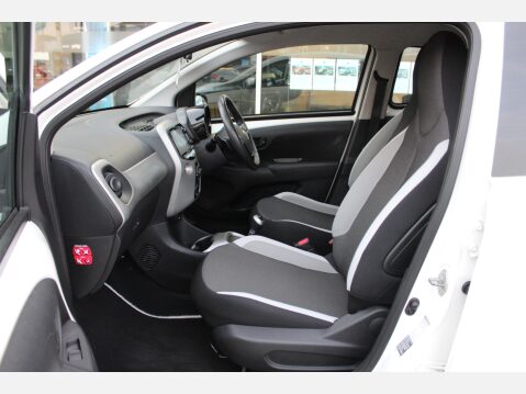 Toyota Aygo VVT-I X-PLAY X-SHIFT 28