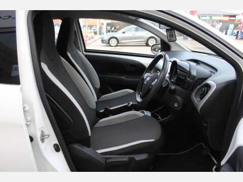 Toyota Aygo VVT-I X-PLAY X-SHIFT 20
