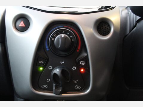 Toyota Aygo VVT-I X-PLAY X-SHIFT 18