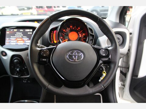 Toyota Aygo VVT-I X-PLAY X-SHIFT 10