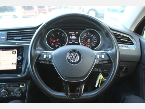 Volkswagen Tiguan SE NAV TDI BMT 11
