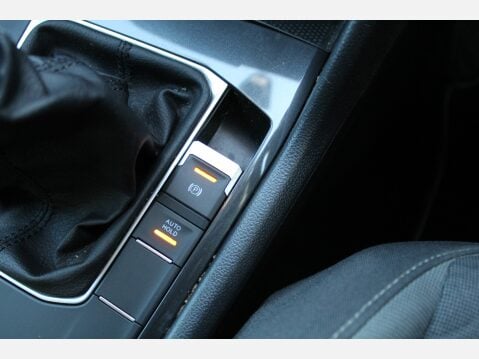 Volkswagen Tiguan SE NAV TDI BMT 23