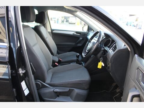 Volkswagen Tiguan SE NAV TDI BMT 29