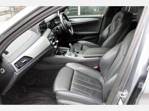 BMW 5 Series 520D M SPORT 9