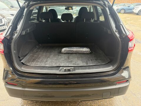 Nissan Qashqai DIG-T N-CONNECTA 19