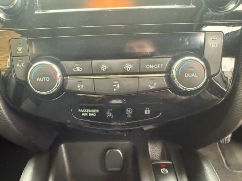 Nissan Qashqai DIG-T N-CONNECTA 24