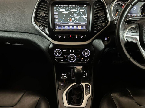 Jeep Cherokee 2016 JEEP CHEROKEE TRAILHAWK 3.2 PETROL V6 270 BHP AUTOMATIC 4WD 4X4 SUV 18