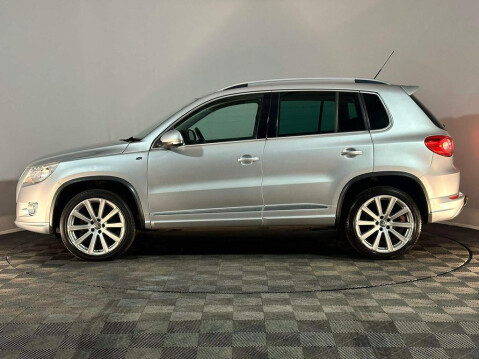 Volkswagen Tiguan 2010 VOLKSWAGEN TIGUAN R-LINE 2.0 DIESEL TDI 4WD 4-MOTION SUV 5