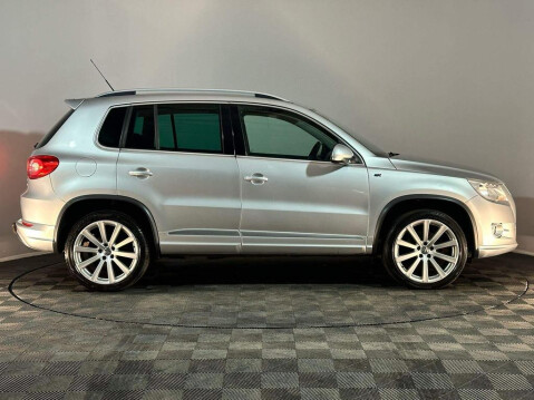 Volkswagen Tiguan 2010 VOLKSWAGEN TIGUAN R-LINE 2.0 DIESEL TDI 4WD 4-MOTION SUV 4