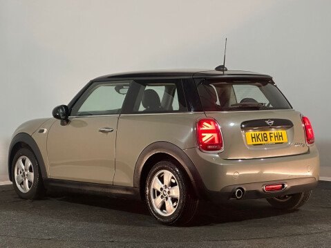 Mini Hatch COOPER D 9