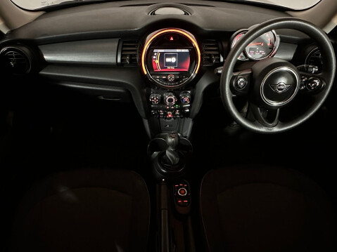 Mini Hatch COOPER D 11