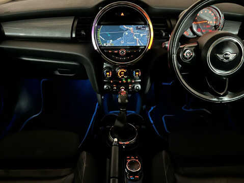 Mini Hatch COOPER 14