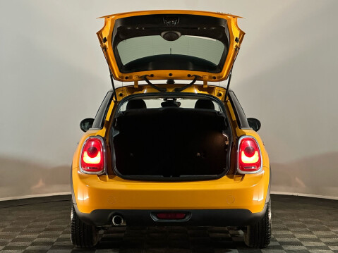 Mini Hatch COOPER 8