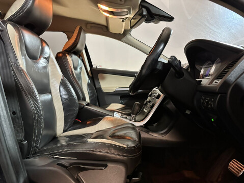 Volvo XC60 D5 R-DESIGN AWD 16