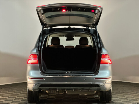 Mercedes-Benz M Class ML250 BLUETEC AMG SPORT 8