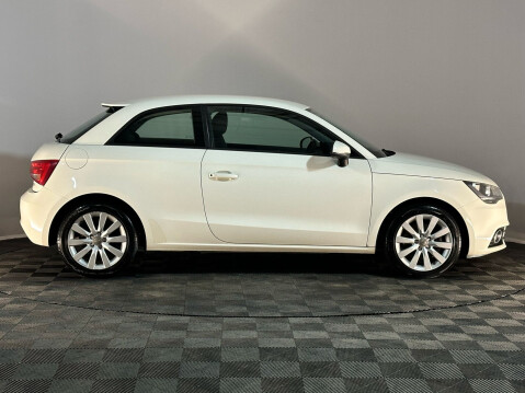 Audi A1 TDI SPORT 4