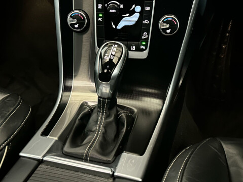 Volvo XC60 T6 R-DESIGN LUX NAV AWD 15