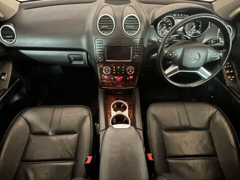 Mercedes-Benz M Class ML300 CDI BLUEEFFICIENCY SE 11
