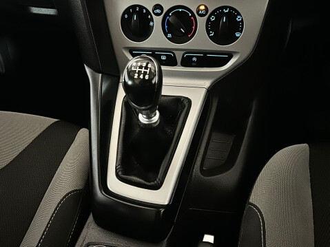 Ford Focus ZETEC TDCI 15