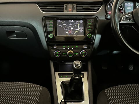 Skoda Octavia SE BUSINESS GREENLINE III TDI 14