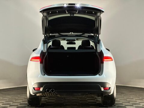 Jaguar F-Pace R-SPORT AWD 8