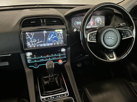 Jaguar F-Pace R-SPORT AWD 11