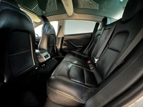 Tesla Model 3 STANDARD RANGE PLUS 17