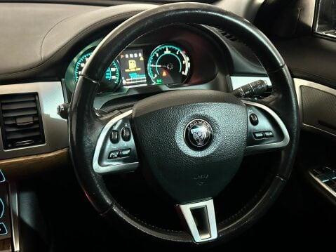 Jaguar XF D PREMIUM LUXURY SPORTBRAKE 13