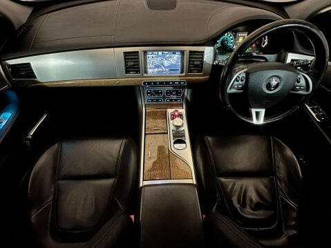 Jaguar XF D PREMIUM LUXURY SPORTBRAKE 11