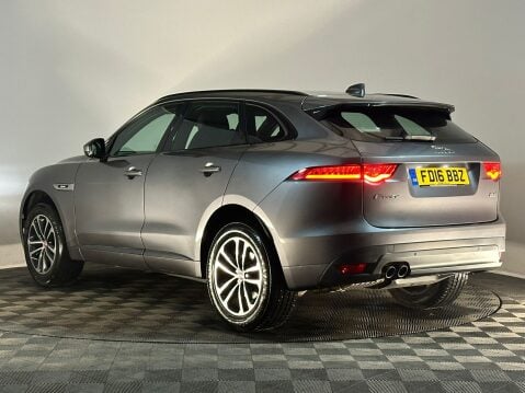 Jaguar F-Pace R-SPORT AWD 9