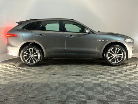 Jaguar F-Pace R-SPORT AWD 4