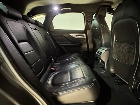 Jaguar F-Pace R-SPORT AWD 18