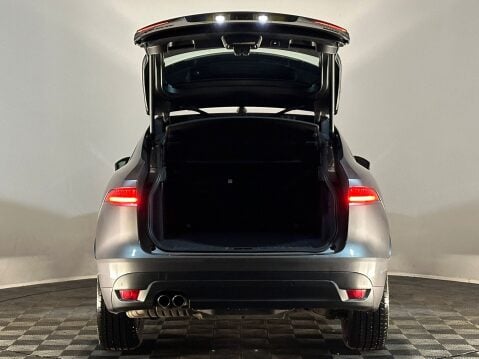 Jaguar F-Pace R-SPORT AWD 8