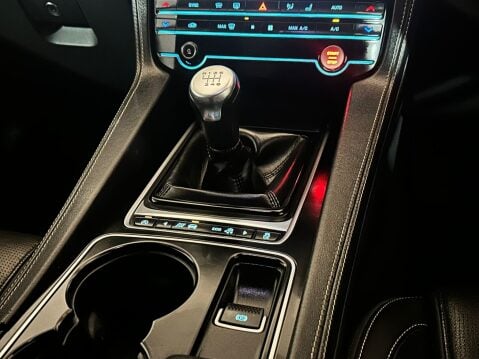 Jaguar F-Pace R-SPORT AWD 15