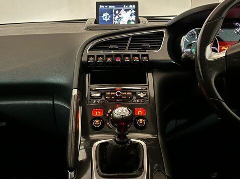 Peugeot 3008 BLUE HDI S/S ALLURE 13