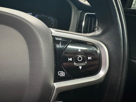 Volvo XC60 2.0 B5 MHEV Inscription Pro Auto AWD Euro 6 (s/s) 5dr 15